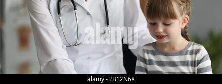 Bambina in ospedale Foto Stock