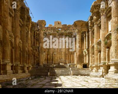 Interno del Tempio di Bacco nell'antica città di Baalbek, Libano, Medio Oriente Foto Stock