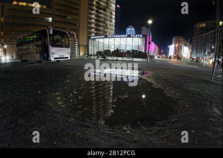 Grattacieli illuminati in Potsdamer Square, Beisheim Centre, Ritz Carlton Hotel, Festival delle luci, Berlin Tiergarten, Berlin, Germany, Europe Foto Stock