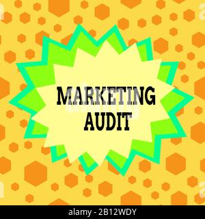 Scrittura a mano concettuale che mostra l'audit di marketing. Concetto significato esame e analisi delle attività di marketing Asimmetriche pattite di forma irregolare Foto Stock
