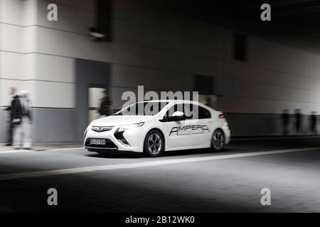 Opel Ampera veicolo ibrido plug-in,press shuttle,International Motor Show IAA 2011,Francoforte,Hesse,Germania,Europa Foto Stock