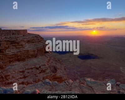 Cratere Makhtesh Ramon nel deserto di Negev, Israele Foto Stock