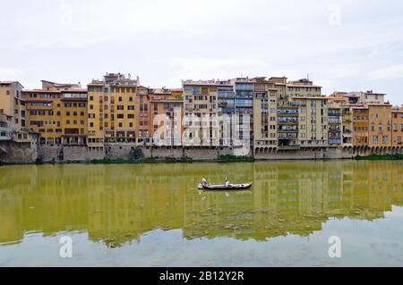 Vista verso le facciate di Borgo San Jacopo,Firenze,Toscana,Italia,Europa Foto Stock