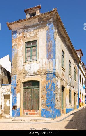 Vecchia casa a Ericeira, Portogallo, Europa Foto Stock