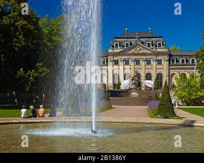Giardino del castello con orangery e fontana a Fulda, Assia, Germania Foto Stock