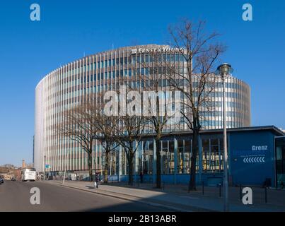 Spreedreieck, con mostra GrenzErfahrung, Traenenpalast, Palazzo di lacrime, ex valico di frontiera, Reichstagufer, Mitte, Berlino, Germania, Europa Foto Stock