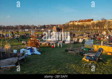 Schillerkiez District Garden, Urban Gardening sul Tempelhofer Freiheit, Tempelhofer Park sull'ex aeroporto Tempelhof, Tempelhof, Berlino, Germania, Europa Foto Stock