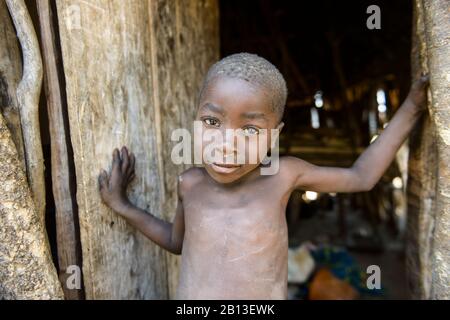 Ragazzo, popolo tribale di Cunene, Angola meridionale, Africa Foto Stock