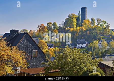 Castello Di Bad Lobenstein, Turingia, Germania Castello Stagno Con Castello A Bad Lobenstein, Turingia, Germania Foto Stock