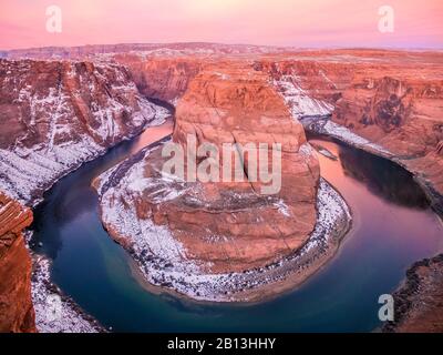 Horsehoe Bend all'alba, spolverata di neve in inverno, Page, Arizona Foto Stock