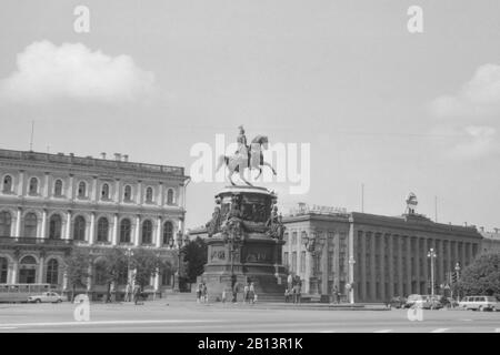 Nel 1980 circa Leningrado (San Pietroburgo), il Monumento a Nicola I. è un monumento equestre in bronzo di Nicola i di Russia Foto Stock