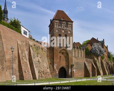 Mura Cittadine Con Elbtor,Tangermünde,Sassonia-Anhalt,Germania Foto Stock