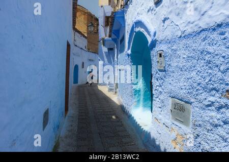 Strade e vicoli della Medina di Chefchaouen, Marocco Foto Stock