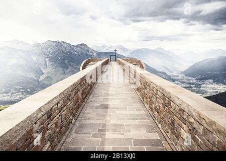 Chiesa di Santa Maria degli Angeli progettata da Mario Botta a Monte Tamaro in Ticino, Svizzera Foto Stock