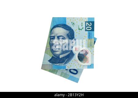 Un singolo mezzo piegato 20 peso messicano fattura isolato e su sfondo bianco Foto Stock
