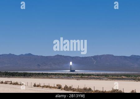 Centrale solare termica IVANPAH, Mojave Desert, Nippon, California, USA Foto Stock