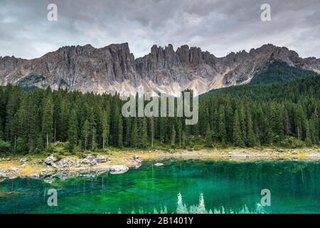 Monte Latemar E Karersee,Dolomiti,Alto Adige,Italia Foto Stock