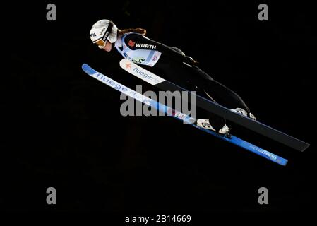 Ljubno, Slovenia. 22nd Feb, 2020. Juliane Seyfarth della Germania compete durante l'evento della FIS Ski Jumping World Cup Ljubno 2020 Team il 22 febbraio 2020 a Ljubno, Slovenia. (Foto Di Rok Rakun/Pacific Press) Credito: Pacific Press Agency/Alamy Live News Foto Stock