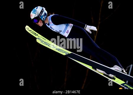 Ljubno, Slovenia. 22nd Feb, 2020. Susanna Forsstroem della Finlandia compete durante l'evento della FIS Ski Jumping World Cup Ljubno 2020 Team il 22 febbraio 2020 a Ljubno, in Slovenia. (Foto Di Rok Rakun/Pacific Press) Credito: Pacific Press Agency/Alamy Live News Foto Stock