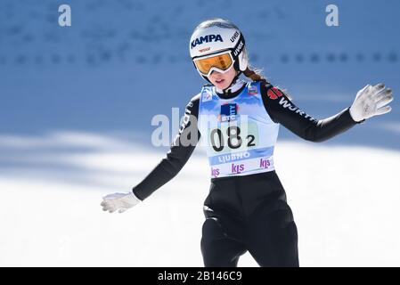 Ljubno, Slovenia. 22nd Feb, 2020. Juliane Seyfarth della Germania compete durante l'evento della FIS Ski Jumping World Cup Ljubno 2020 che si terrà il 22 febbraio 2020 a Ljubno, in Slovenia. (Foto Di Rok Rakun/Pacific Press) Credito: Pacific Press Agency/Alamy Live News Foto Stock