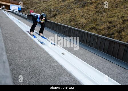 Ljubno, Slovenia. 21st Feb, 2020. Natasha Bodnarchuk del Canada compete durante la FIS Ski Jumping World Cup Ljubno 2020 formazione ufficiale il 22 febbraio 2020 a Ljubno, Slovenia. (Foto Di Rok Rakun/Pacific Press) Credito: Pacific Press Agency/Alamy Live News Foto Stock