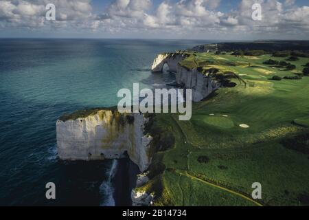 Étretat roccia Ripida in Francia Foto Stock