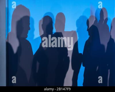 Muro, persone, ombre Foto Stock