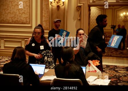 Las Vegas, Stati Uniti. 22nd Feb, 2020. I caucus goers del Nevada si riuniscono al Bellagio. Credit: Sopa Images Limited/Alamy Live News Foto Stock