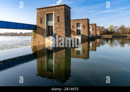 Ruhrwehr, ponte sul fiume Ruhr in Duisburg, Nord Reno-Westfalia, Germania Foto Stock