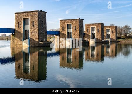 Ruhrwehr, ponte sul fiume Ruhr in Duisburg, Nord Reno-Westfalia, Germania Foto Stock