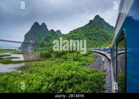 Viaggio in treno da Hanoi a Hue, Vietnam Foto Stock