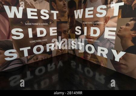 New York, NY - 20 febbraio 2020: Set per la rinascita della "West Side Story" dell'apertura musicale di Broadway dopo il party all'IAC Building Foto Stock