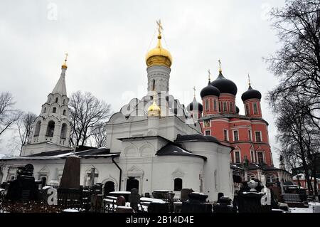 Monastero di Donskoy a Mosca in inverno, un'antica necropoli. Viaggi, turismo Foto Stock