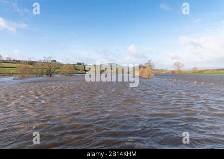 Campi allagati dal ponte di Middleham nel North Yorkshire Foto Stock