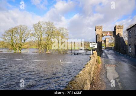 Campi allagati dal ponte di Middleham nel North Yorkshire Foto Stock