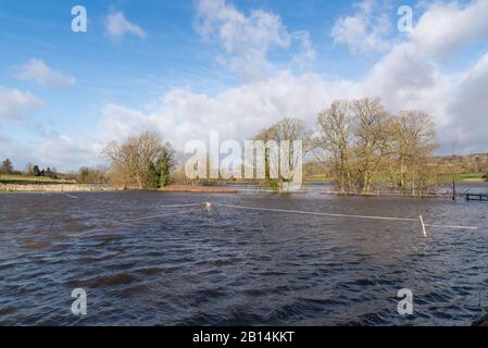 Campi allagati dal ponte di Middleham nel North Yorkshire Foto Stock