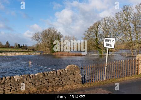 Campi allagati dal ponte di Middleham nel North Yorkshire Foto Stock