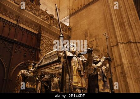 Tomba di Cristoforo Colombo nella Cattedrale di Siviglia Foto Stock