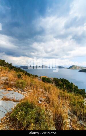Paesaggio al lago Koeycegiz con il Mar Mediterraneo sullo sfondo, Turchia, Mugla, Dalyan Foto Stock