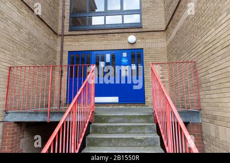 31 Priory Court, Roots Hall Drive, Southend-On-Sea, Essex – scena del fatale pugnale di 36 anni Courtney Valentine-Brown Foto Stock