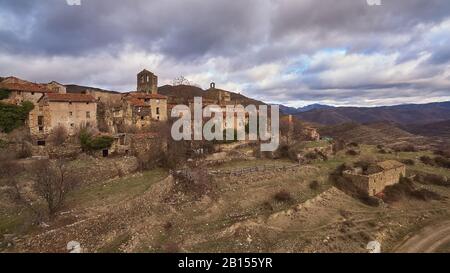 San Vicente de Munilla è un villaggio abbandonato nella provincia di la Rioja, Spagna Foto Stock