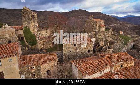 San Vicente de Munilla è un villaggio abbandonato nella provincia di la Rioja, Spagna Foto Stock