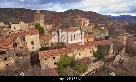 San Vicente de Munilla è un villaggio abbandonato nella provincia di la Rioja, Spagna Foto Stock