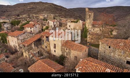 San Vicente de Munilla è un villaggio abbandonato nella provincia di la Rioja, Spagna Foto Stock