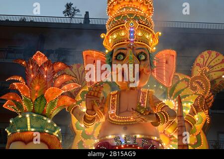 Acireale (CT), Italia - 16 febbraio 2020: Dettaglio di un galleggiante allegorico raffigurante il dio indiano Ganesha durante la sfilata di carnevale lungo le strade Foto Stock