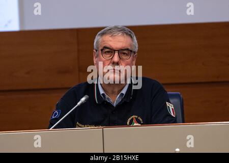 Capo del Dipartimento della protezione civile, Angelo Borrelli partecipa alla conferenza stampa del Dipartimento della protezione civile, dopo la riunione del Consiglio dei Ministri. Foto Stock