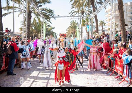 SITGES BARCELONA 2020/ CARNAVAL DE SITGES RÚA INFANTIL 23/02/200 Foto Stock