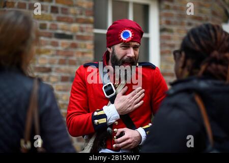 Londra, Regno Unito. 23 Febbraio 2020. Un uomo in costume d'epoca partecipa a un evento che segna il 200th anniversario della Conspiracy di Cato Street a Marylebone. Il 23 febbraio 1820, 13 plotters sono stati sventati dai Corridori di Bow Street (polizia del giorno) nel loro tentativo di rovesciare il governo assassinando il primo ministro Lord Liverpool ed i suoi ministri. Credito: Stephen Chung / Alamy Live News Foto Stock