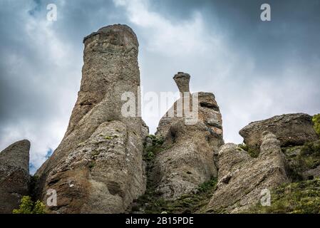 Formazioni rocciose nella Valle dei Ghosts sul monte Demerdji in Crimea, Russia Foto Stock