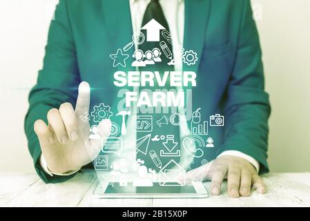 Parola di scrittura di testo Server Farm. Business photo per la presentazione di un gruppo di computer che operano come server e alloggiata insieme Foto Stock
